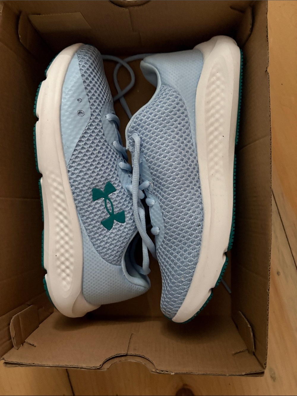 Under Armour W charged pursuit Pale Blue Mesh Sneakers with Teal Logo Accents